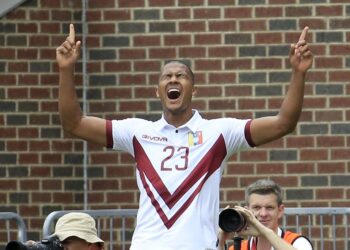 Rondón? ¿Descubre quién es el mejor jugador de la historia del fútbol venezolano?