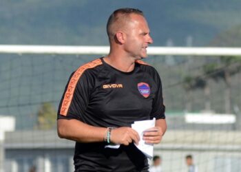 Tras derrota en el debut de la Liga FUTVE, Academia Puerto Cabello despide a su técnico