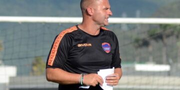 Tras derrota en el debut de la Liga FUTVE, Academia Puerto Cabello despide a su técnico