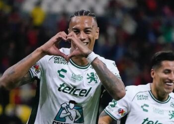 Jhonder Cádiz marca dos goles y es destaque en México