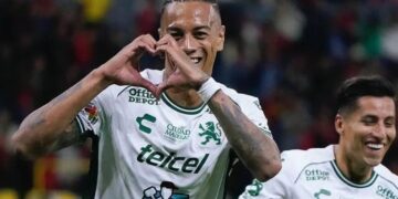 Jhonder Cádiz marca dos goles y es destaque en México