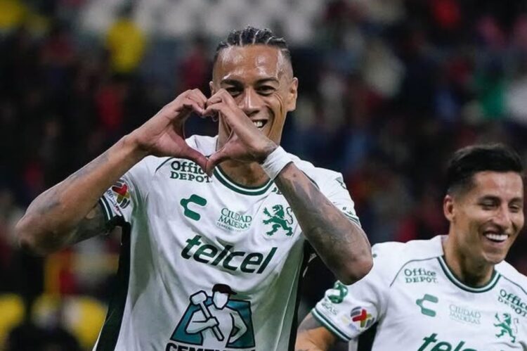 Jhonder Cádiz marca dos goles y es destaque en México