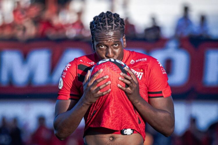 Atlético Goianiense intenta cancelar cesión y devolver a Jan Hurtado a Boca Juniors