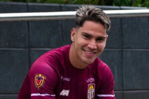 Carabobo ficha al Flabian Londoño, ex delantero de River Plate; descubrir detalles