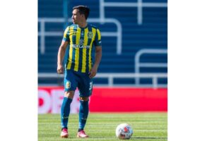 Michael Covea jugando para Rosario Central, de Argentina
