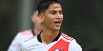 Carabobo ficha al Flabian Londoño, ex delantero de River Plate; descubrir detalles
