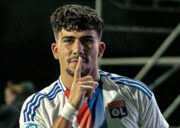 Alejandro Gomes marca un triplete y llega a nueve goles con el Olympique Lyon en la temporada 2024/2025