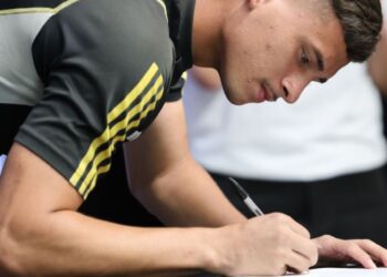 Colo-Colo firma contrato profesional con canterano venezolano; conocer detalles