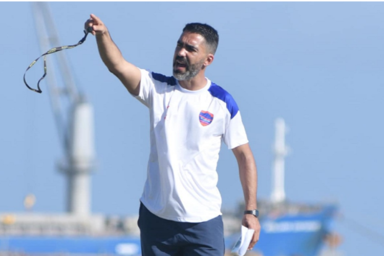 Vasco Faísca en trenador del Puerto Cabello