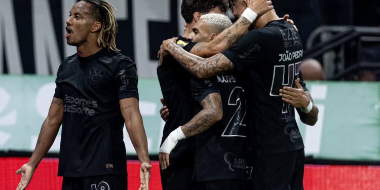 Corinthians y UCV FC