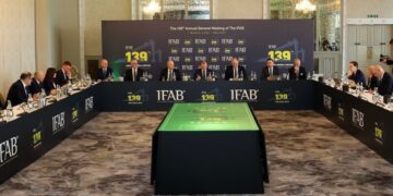 La Asociación Internacional de Fútbol (IFAB) ha modificado la regla del tiro libre indirecto para frenar eficazmente las pérdidas de tiempo de los porteros en los partidos.