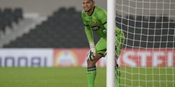 José Contreras brilla y salva al Barcelona en Buenos Aires con una actuación histórica