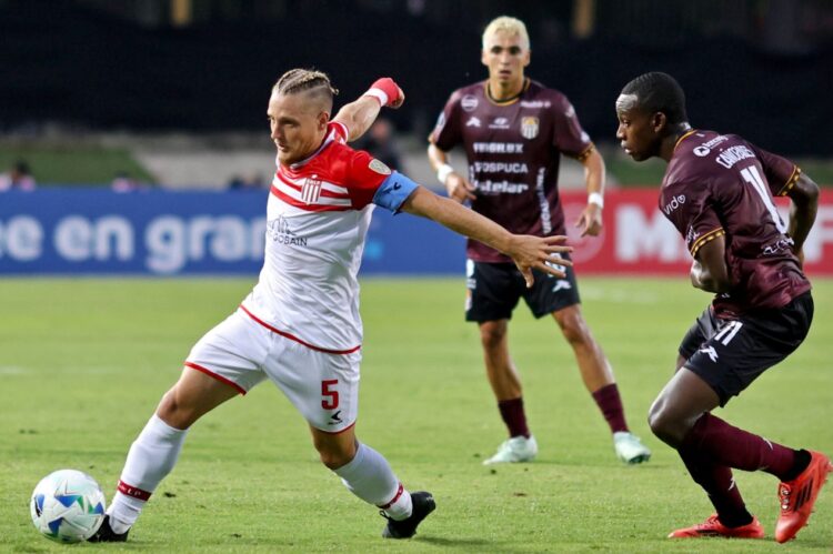 Estudiantes vence a Carabobo y abre ventaja en el grupo de Botafogo