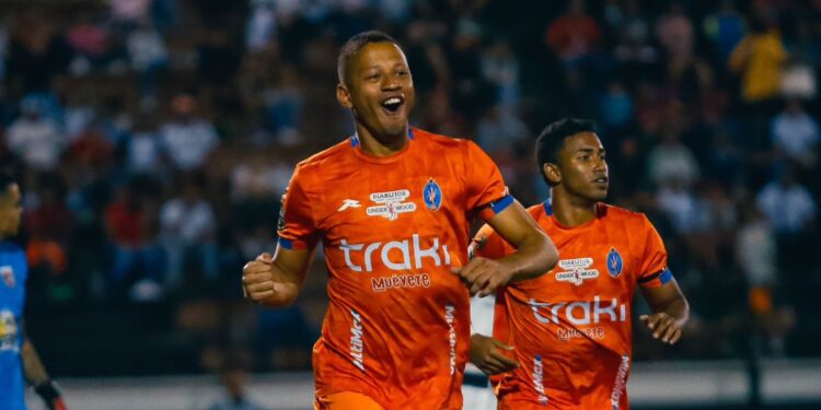 Deportivo La Guaira lidera la Liga FUTVE.