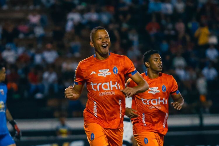 Deportivo La Guaira lidera la Liga FUTVE.