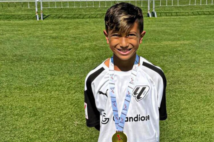 Thiago Oviedo brilló en Dubái y se consagró goleador de la Mina Cup 2025