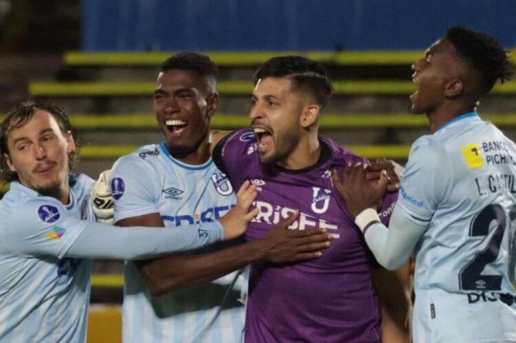 Monterrey realiza encuesta para sacar a Rafael Romo, de la Universidad Católica; conocer detalles