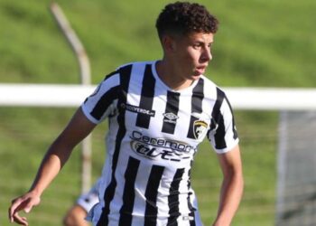 Leonardo Mocco firma su primer contrato profesional en Portugal