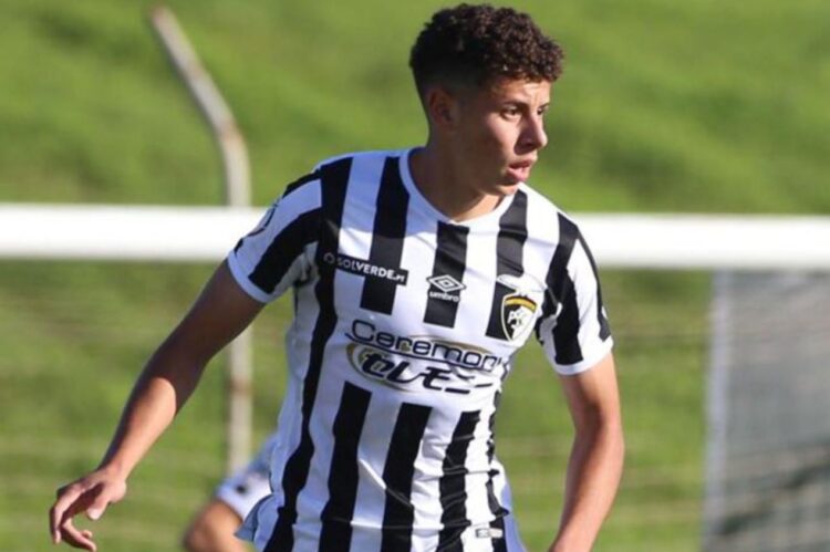 Leonardo Mocco firma su primer contrato profesional en Portugal