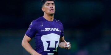 Defensa con raíces venezolanas renueva con Pumas hasta 2026