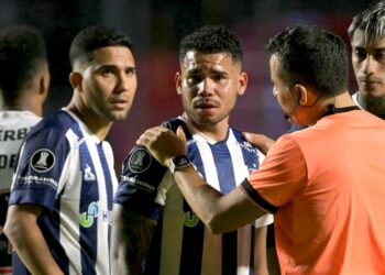 Miguel Navarro acusa a jugador del São Paulo de xenofobia durante partido de la Libertadores