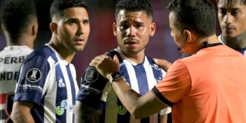 Miguel Navarro acusa a jugador del São Paulo de xenofobia durante partido de la Libertadores