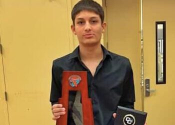 Víctor Guédez brilla en el fútbol estadounidense y es elegido ‘Novato del Año’