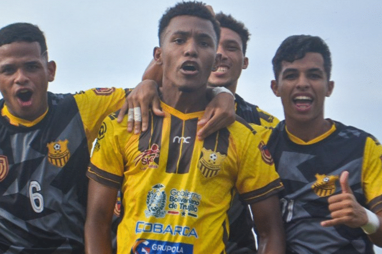 Trijujullanos tiene una gran campaña en la Liga Futve 2