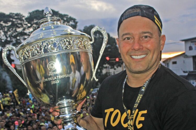 Eduardo Saragó asume como nuevo técnico del Academia Puerto Cabello; tras un semestre irregular