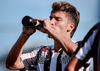 Nicola Profeta impresiona en el entrenamiento y podría debutar con el Santos tras el parón del Mundial de Clubes