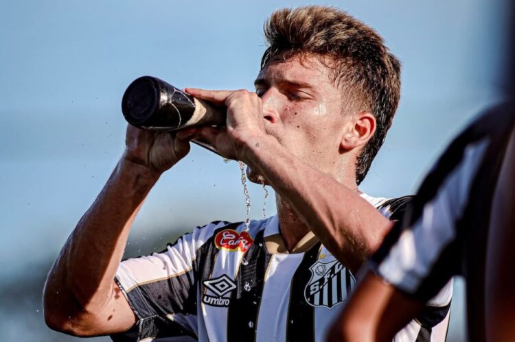 Nicola Profeta impresiona en el entrenamiento y podría debutar con el Santos tras el parón del Mundial de Clubes