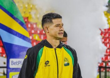 Leonardo Flores entra al campo, pero no logra evitar la derrota de Bucaramanga ante Atlético Mineiro