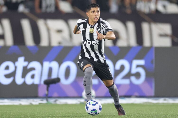 Jefferson Savarino no marca goles, pero Davide Ancelotti lo elogia tras el empate del Botafogo en el Brasileirão