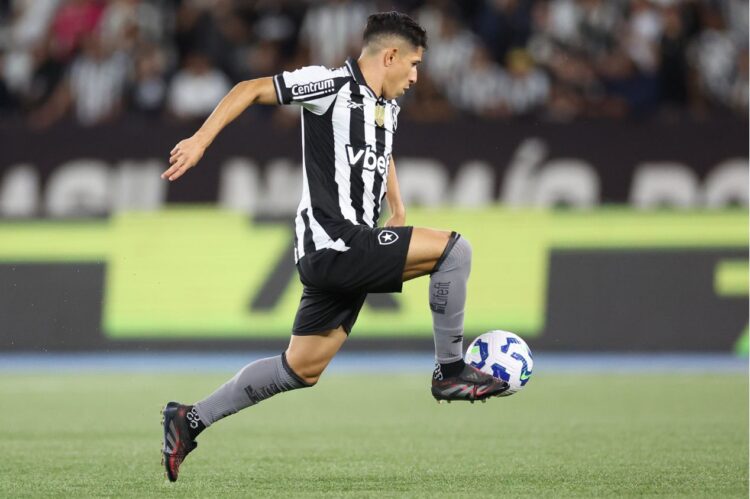 Jefferson Savarino apareció y fue clave en la victoria del Botafogo sobre Bragantino