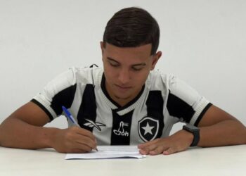 Botafogo firma su primer contrato profesional con la estrella venezolana e impone una multa millonaria