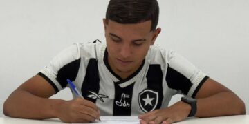 Botafogo firma su primer contrato profesional con la estrella venezolana e impone una multa millonaria