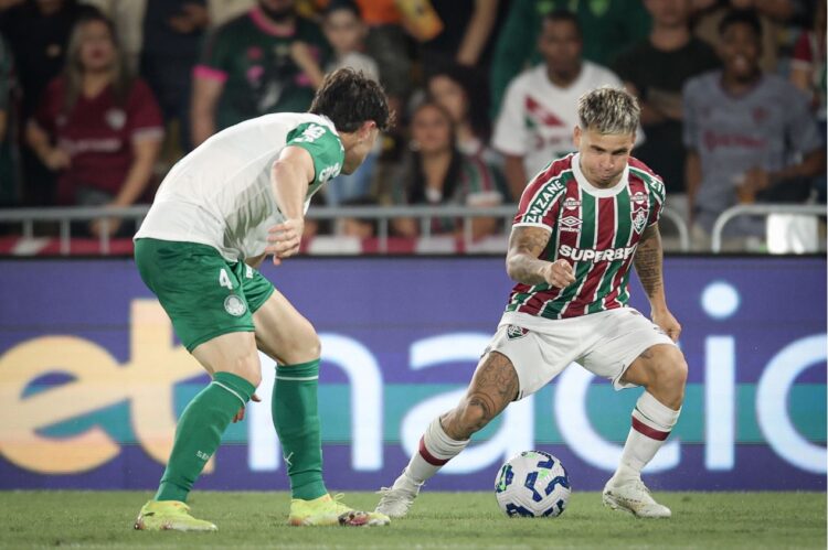 Yeferson Soteldo se mostró activo, pero no evitó la derrota del Fluminense ante Palmeiras