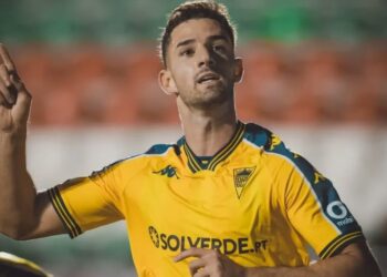 Cruzeiro está siguiendo de cerca a Alejandro Marqués y considerando una oferta por el delantero del Estoril Praia; descubre los detalles