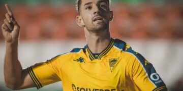 Cruzeiro está siguiendo de cerca a Alejandro Marqués y considerando una oferta por el delantero del Estoril Praia; descubre los detalles