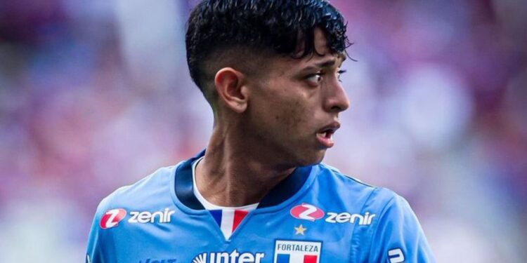 Sin espacio con Renato Paiva, Kervin Andrade queda fuera y podría salir del Fortaleza