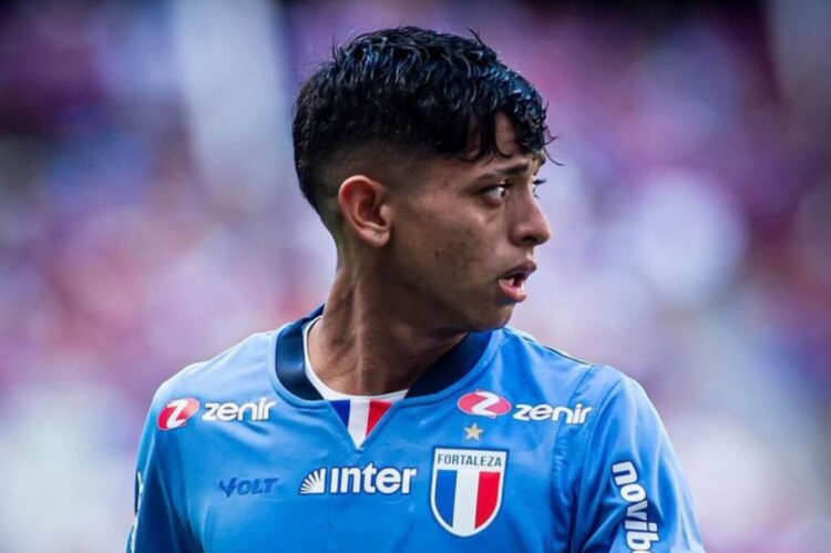 Sin espacio con Renato Paiva, Kervin Andrade queda fuera y podría salir del Fortaleza