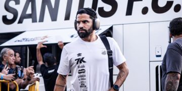 Tarjeta rápida, cero impacto: Rincón falla y será baja en la goleada sufrida por el Santos ante Mirassol