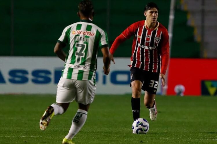 Nahuel Ferraresi lideró la defensa y el São Paulo ganó como visitante en el Brasileirao