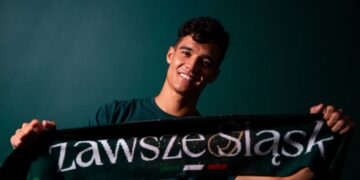 Jorge Yriarte debutó con buen rendimiento en el Slask Wroclaw, pero su equipo cayó en Polonia