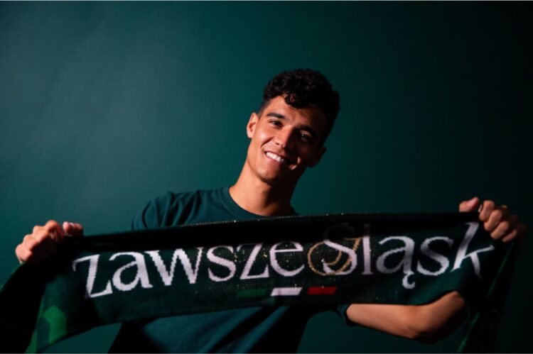 Jorge Yriarte debutó con buen rendimiento en el Slask Wroclaw, pero su equipo cayó en Polonia