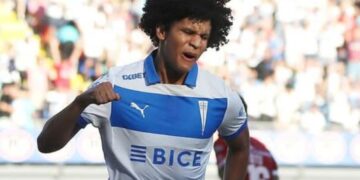 Eduard Bello se movimenta, mas não evita goleada de 3 a 0 da Católica para o Coquimbo