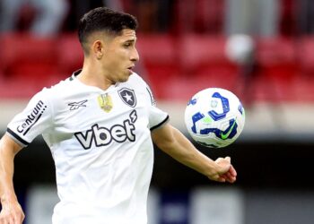 El flojo desempeño de Jefferson Savarino en la victoria del Botafogo sobre el Vasco en el Brasileirão