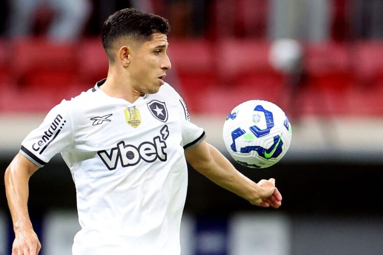 El flojo desempeño de Jefferson Savarino en la victoria del Botafogo sobre el Vasco en el Brasileirão