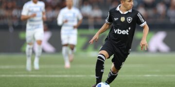 Jefferson Savarino no pesó y Botafogo cayó 2-0 ante Cruzeiro en el Nilton Santos