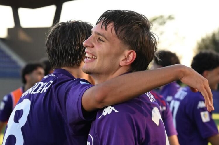Prospecto venezolano desafía a veteranos y puja por un puesto en la Fiorentina a los 19 años